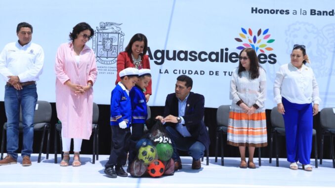 Inaugura Presidente Municipal Leo Montañez, Biblioteca en el Jardín de Niños "José Vasconcelos”