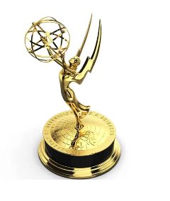 Posponen premios Emmy al próximo año por huelga de actores y guionistas, según medios