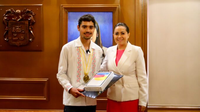 Reconoce Gobernadora Tere Jimñenez el talento de Jóvenes hidrocálidos, como el de Rogelio Guerrero, ganador del Oro en la Olimpiada Internacional de Matemáticas