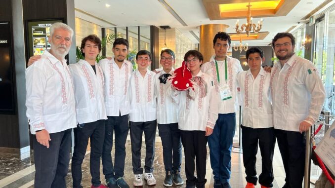 Joven Aguascalentense hace Historia, gana Medalla de oro en la Olimpiada Internacional de Matemáticas