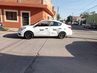Oficiales de la Policía Vial de Aguascalientes atienden reporte de aparatoso choque en calles de la Colonia Estrella