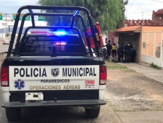 Paramédicos del Grupo de Operaciones Aéreas (GOA) de la Policía Municipal de Aguascalientes brindaron atención prehospitalaria a una persona del sexo masculino, tras sufrir una caída de su motocicleta