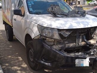 Policías Viales de Aguascalientes atendieron el reporte de un choque que tuvo lugar en la Avenida Siglo XXI y la calle Faisán, en el fraccionamiento Potreros del Oeste