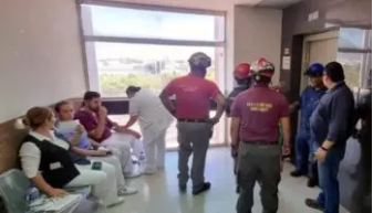 Ahora falla elevador del IMSS en Monterrey; cuatro personas quedan atrapadas