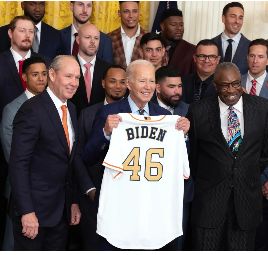 Biden recibe a los Astros de Houston en Casa Blanca para celebrar su título de MLB