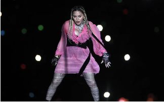 Madonna cumple 65 años recuperándose para su gira mundial y sin ganas de parar