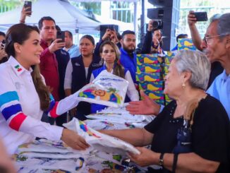 La entrega de apoyos escolares brinda sustento a la economía de las Familias de Aguascalientes