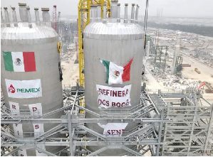 López Obrador promete que México dejará de importar gasolinas en 2024
