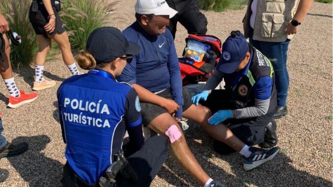 Auxilian efectivos de la Policía Turística a lesionado por caída