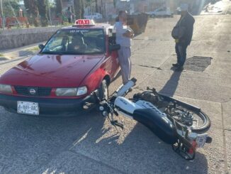 Policías Viales de Aguascalientes atendieron el reporte de un choque desigual ocurrido en calles del fraccionamiento Mirador de las Culturas