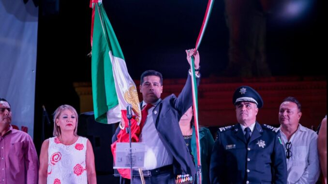 Encabeza Leo Montañez Ceremonia del Grito de Independencia en la Delegación Morelos
