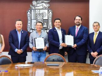 Firma Presidente Municipal de Aguascalientes, Leo Montañez Convenio de Colaboración de Municipios Competitivos