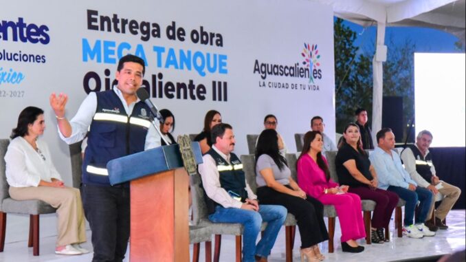 Gobernadora Tere Jiménez y Alcalde Leo Montañez entregan mega tanque que mejorará el servicio del agua en el oriente de la capital