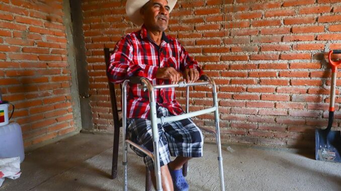 Prótesis de cadera y rodilla gratis, transforman vidas en Aguascalientes