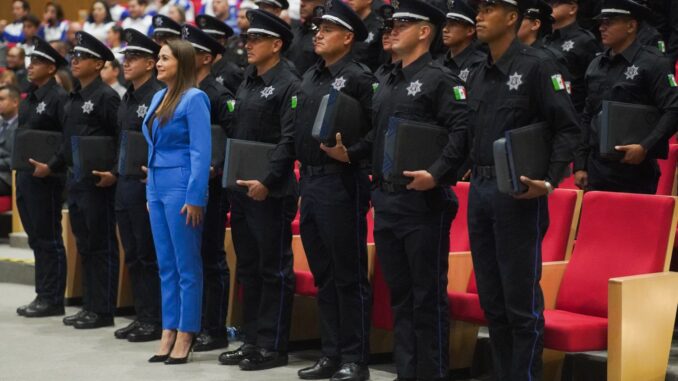 Encabeza Gobernadora Tere Jiménez Graduación de la Primera Generación de Policías de la UNPOL