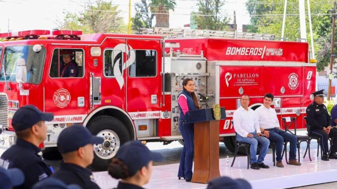 Gobernadora Tere Jiménez entrega patrullas parea fortalecer la Seguridad en Pabellón de Arteaga