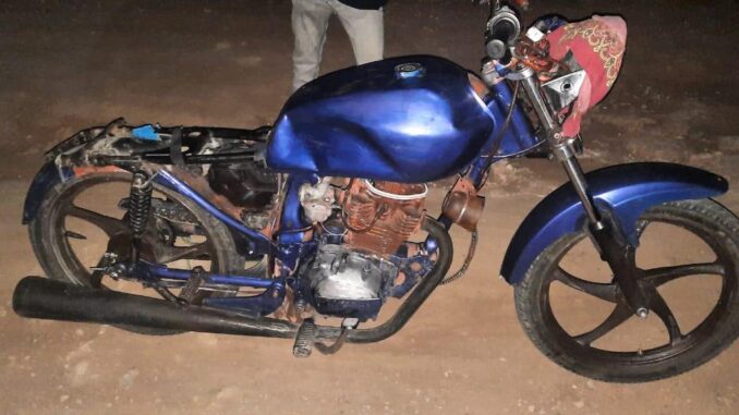 Policías Municipales de Aguascalientes localizan y recuperan una motocicleta con alteraciones en el número de serie, probablemente producto de un robo