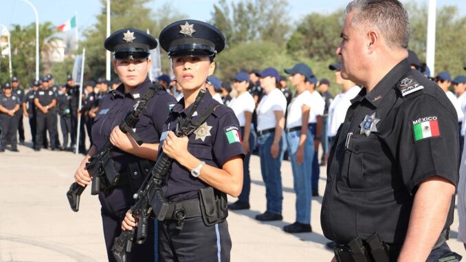 Supervisión del ensayo de los oficiales de los diferentes Destacamentos de la Policía Municipal que participarán el sábado 16 de septiembre en el Desfile Cívico Militar por el CCXIII Aniversario del inicio de la Independencia de México.