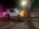 Policías Viales de Aguascalientes atendieron el reporte de accidente contra un árbol que se registró en los primeros minutos de este sábado sobre Bulevard Miguel de la Madrid