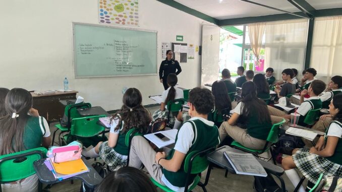 Imparten plática de prevención a adolescentes del CBTA 61