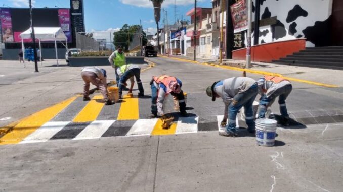 Renueva Municipio de Aguascalientes pintura en vialidades para mejorar el tránsito