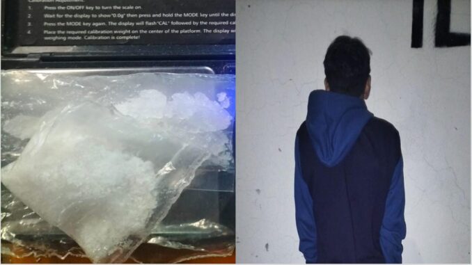 En posesión de aproximadamente 8 gramos de sustancia granulada al tacto con las características propias del cristal, Policías Municipales de Aguascalientes detienen a una persona en Villa de las Palmas