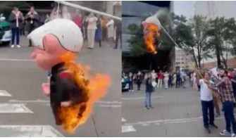 Trabajadores del Poder Judicial queman piñata de AMLO por desaparición de fideicomisos