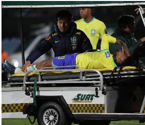 Neymar será sometido a cirugía tras romperse el ligamento de la rodilla