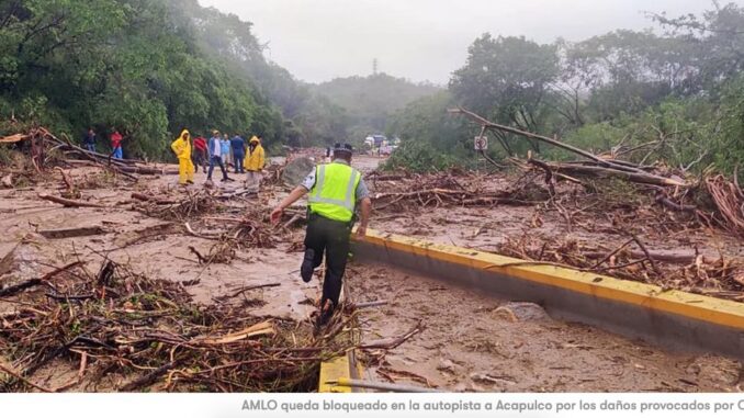 AMLO queda bloqueado en la autopista a Acapulco por los daños provocados por Otis