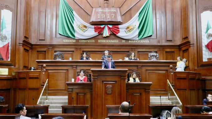 Comparece el Director General del IDEA ante el Pleno del H. Congreso del Estado de Aguascalientes
