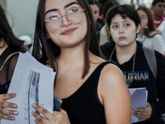 Invita Gobernadora Tere Jiménez a Jóvenes universitarios a participar en el Programa de becas de Titulación