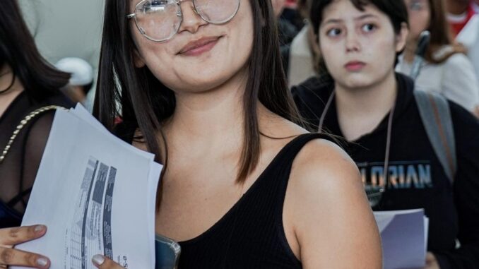 Invita Gobernadora Tere Jiménez a Jóvenes universitarios a participar en el Programa de becas de Titulación