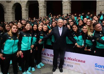 Celebra AMLO los 52 oros de México y su tercer lugar en los Juegos Panamericanos