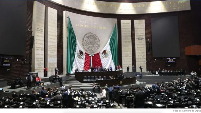 Diputados y periodistas "chocan" durante discusión del Presupuesto 2024