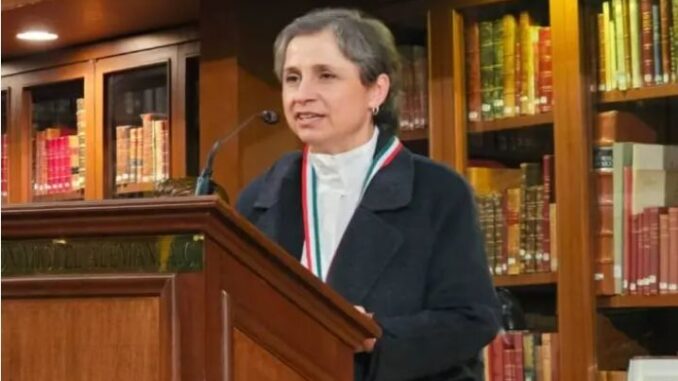 Reconocen a Carmen Aristegui por su contribución a la generación de contenidos informativos
