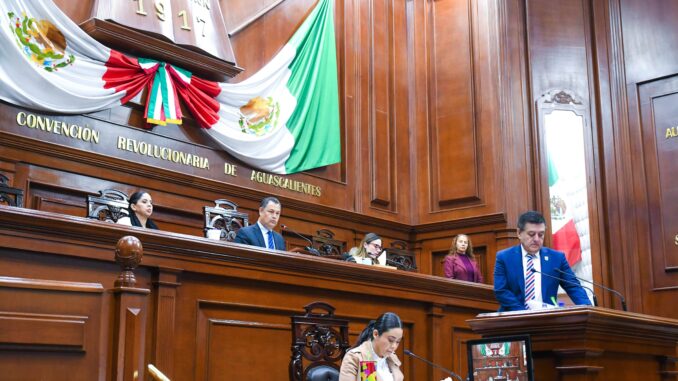 Ante el Congreso de Aguascalientes compareció el Secretario de Finanzas del Gobierno del Estado