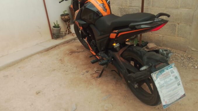 una motocicleta con reporte vigente de robo, que fue localizada en calles del fraccionamiento Villa Montaña