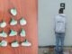 Por la presunta posesión de 10 envoltorios de plástico que en su interior contenían sustancia granulada al tacto con las características propias del cristal, Policías Municipales de Aguascalientes detienen a una persona