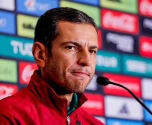 Lozano asegura que México tiene tiempo para ganar su "difícil" grupo en la Copa América