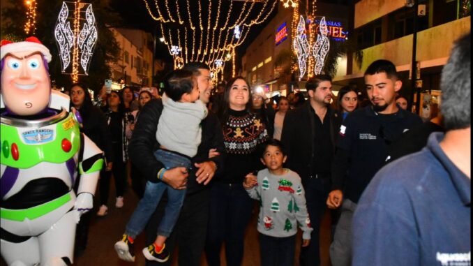 Gobierno Municipal de Aguascalientes realiza encendido de luces navideñas