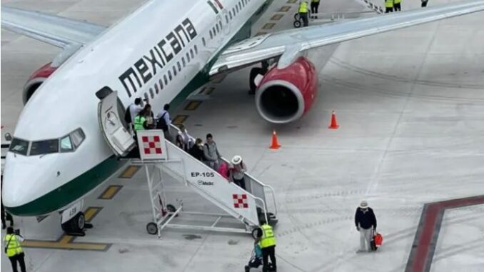 Luego de casi 5 horas de retraso, avión de Mexicana regresa de Tulum al AIFA