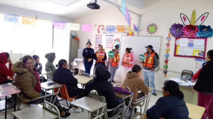 Capacitan a Padres Viales en escuelas de Cosío y El Llano