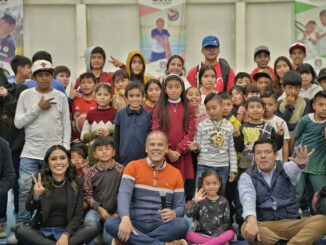 Se reúne Alcalde de Jesús María con niños de Academias deportivas para celebrar la Navidad