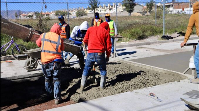 Avanza Municipio de Aguascalientes en la colocación de concreto hidráulico en Loma Bonita