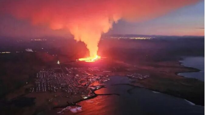 Nueva erupción volcánica en Islandia; pasajero graba desde avión