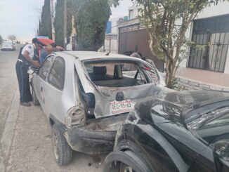 Choque contra vehículos estacionados en Lomas del Ajedrez dejó como saldo una persona lesionada