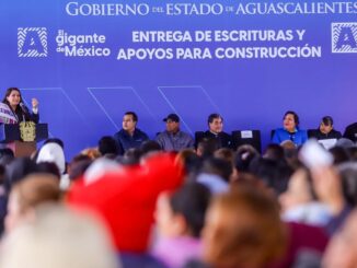 Entrega Gobernadora Tere Jiménez escrituras y apoyos para la construcción