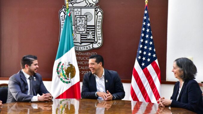 Facilita el Regidor Carlos Ortega las relaciones internacionales entre el Municipio de Aguascalientes y el Consulado estadounidense en Guadalajara
