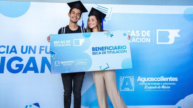 Gobernadora Tere Jiménez invita a jóvenes a participar por Becas de Titulación