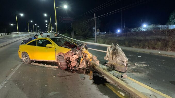 Cuatro personas lesionadas arrojó un accidente que se registró la madrugada sobre Avenida Aguascalientes a la altura del Parque El Cedazo